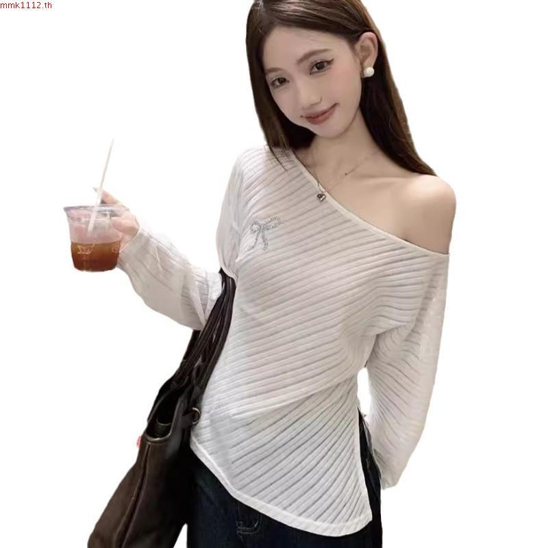 ELFwoo เสื้อยืดถักแขนยาวแบบเอียงสําหรับผู้หญิงในฤดูใบไม้ร่วงรูปเงากว้างป้องกันแสงแดดเสื้อเปิดไหล่ไม่