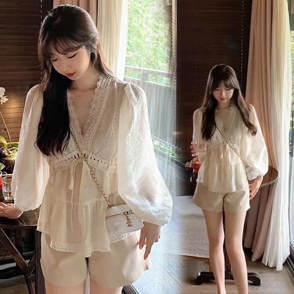 C&T#เสื้อแขนยาวสำหรับผู้หญิง ตกแต่งด้วยลูกไม้ที่คอเสื้อ ทำจากผ้าชีฟองเนื้อบางเบา#99299