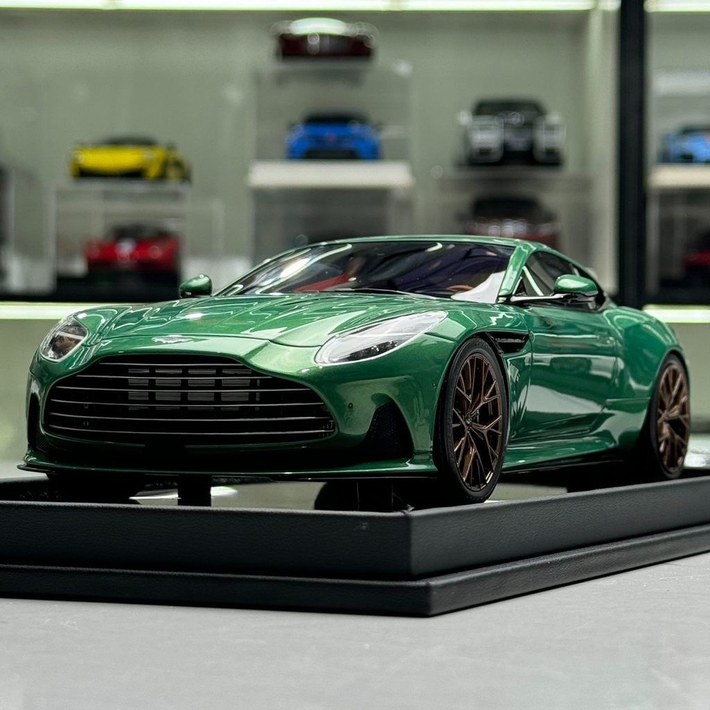 [สต๊อกพร้อม] MH 1/18 Aston Martin Aston Martin DB12 COUPE Limited Edition Car Model Gift Brand New R