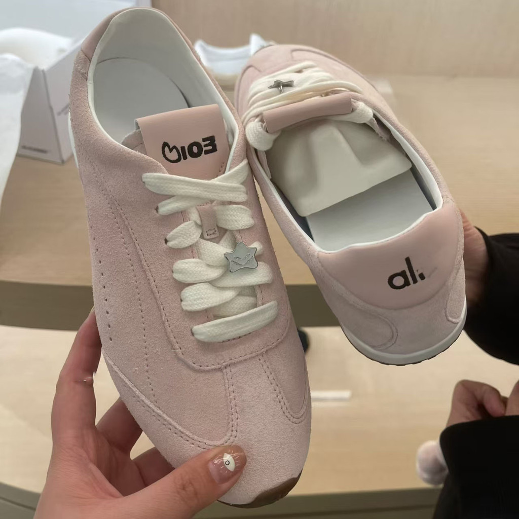 2026alo เยอรมันการฝึกอบรมรองเท้า Forrest Gump รองเท้า Casual สีชมพู jisoo Joint แบนรองเท้าสบายๆสาวกี