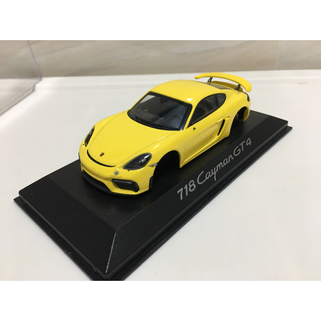 1: 43 Mini Cut minichamps Porsche 718 Cayman GT4 รถชํารุด Noด้านนอกกล่องกระดาษกล่องบรรจุภัณฑ์แตกสี่ล
