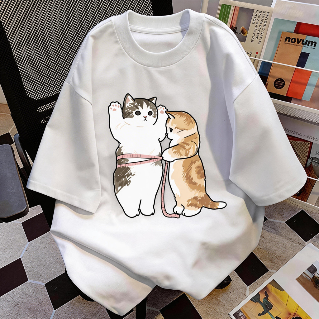 TEE·SHOP🍀เสื้อยืด oversize เสื้อเท่ๆ เกาหลี "Diet Cats" ไม่หดตัว เสื้อแฟชั่นใ เกาหลีสไตล์ พิมพ์ลาย ผ้านิ่มใส่สบาย COD