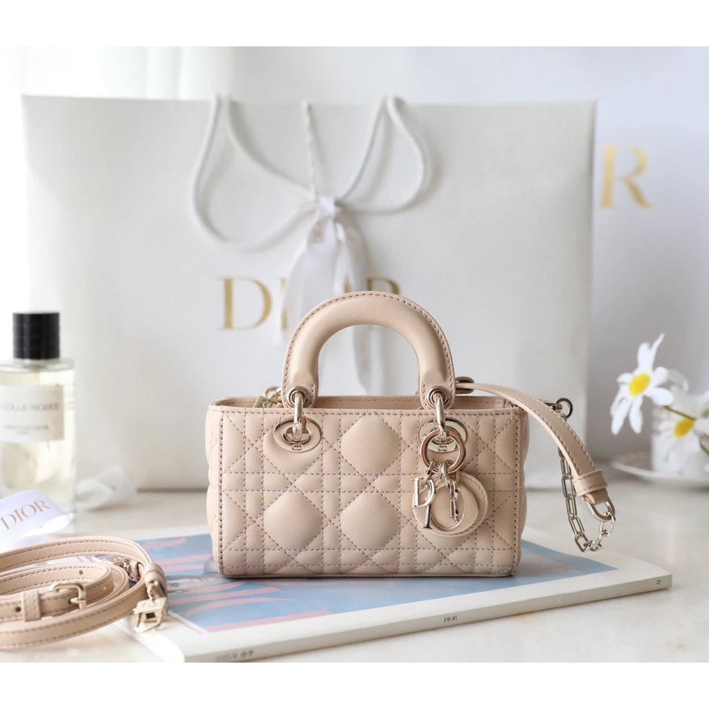 Dior รุ่นใหม่แนวนอน Dior Apricot Color Like the First Bloom Morning~~ lady djoy Diorie Bag Healing S