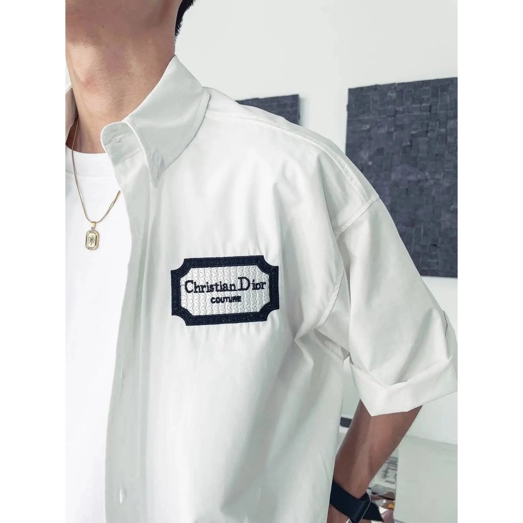 เสื้อเชิ้ตสีขาวยาวสั้น ปักลาย Dior สำหรับหลากหลายไซส์