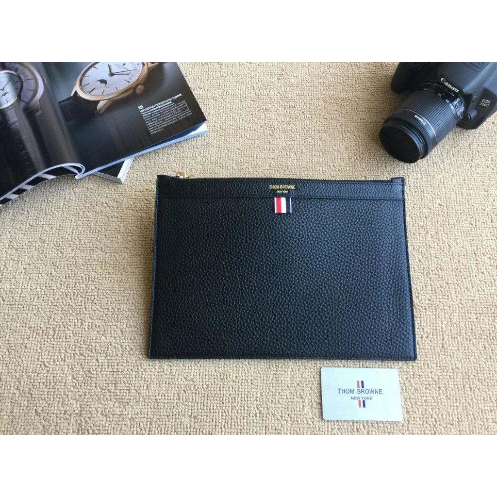 PRADA Tom Browne (Tom Brown) : กระเป๋าถือสไตล์ใหม่ล่าสุด TB เป็นตัวแทนแห่ง Global Fashion