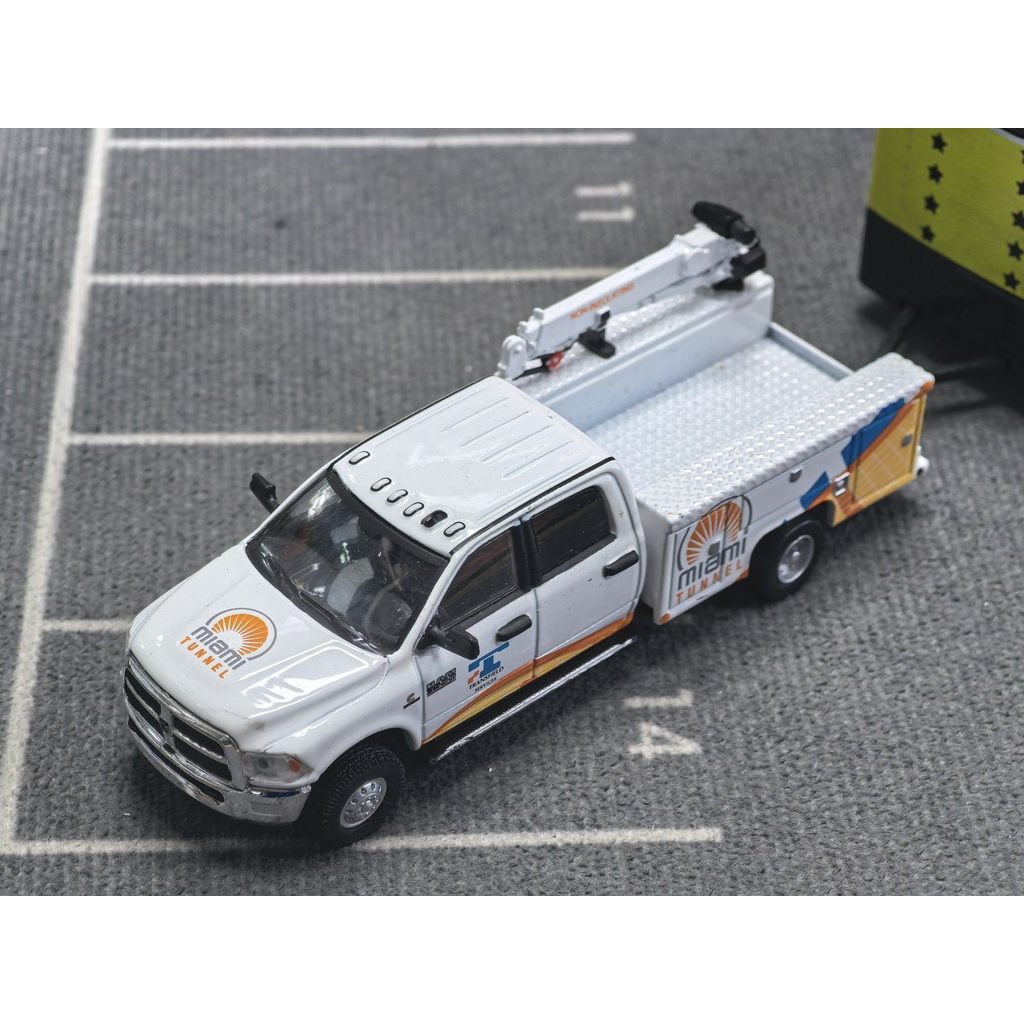 แสงสีเขียว 1: 64 Ford F350 Trailer ชุดวัสดุโลหะผสมพร้อม ROCKY II Theme Trailer รายละเอียด Rich Not ย