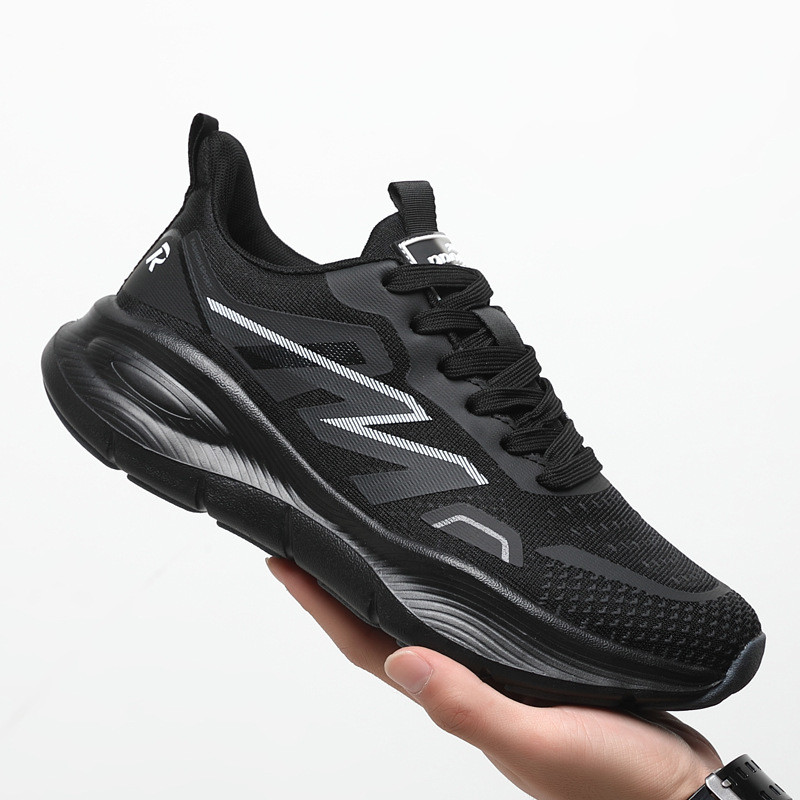 [พื้นรองเท้ากันกระแทกEVA] ผู้ชายสีดําระบายอากาศวิ่งกีฬาสันทนาการกระบวนการฉีดนิ้วเท้ากลมต่ํากันลื่นทน