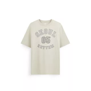 AIIZ (เอ ทู แซด) - AIIZ เสื้อยืดคอกลมผู้ชาย ลายกราฟิก AIIZ Men's Graphic T-Shirt