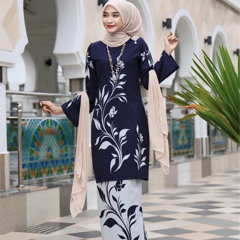 บ tin Seri Bayu Kurung ลายดอกไม้สำหรับครอบครัวและงานเฉลิมฉลอง - แฟชั่นมุสลิมสตรี