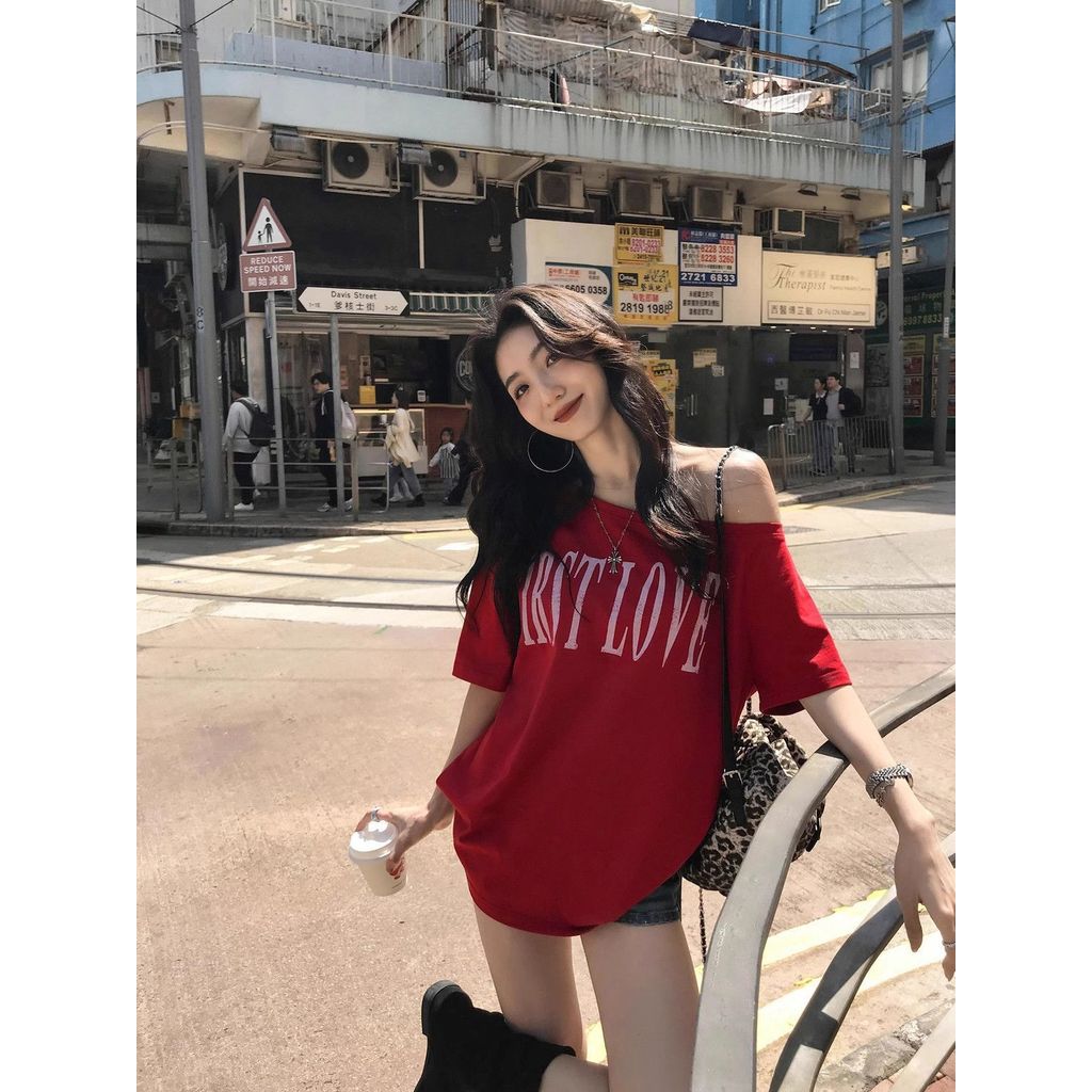 เสื้อแขนสั้นสำหรับผู้หญิง สไตล์อเมริกา ปิดไหล่ สีขาวและสีแดง สวมใส่ง่ายในหน้าร้อน