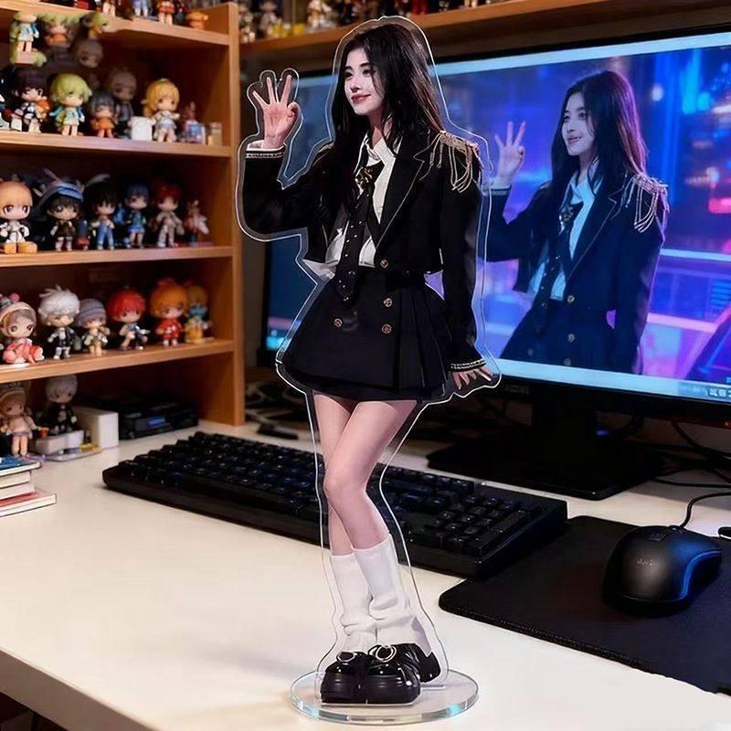 Ju Jingyi Merchanded ขาตั้งอะคริลิคห้องประณีตเดสก์ท็อปตกแต่งอะคริลิคตกแต่งคอลเลกชันของขวัญ Ju Jing Yi อุปกรณ์ต่อพ่วงอะคริลิคยี่ห้อประณีตโต๊ะห้อง20260331