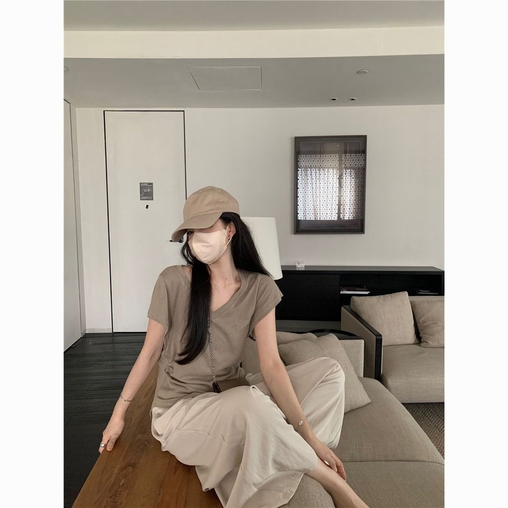 COD 2026v คอสไตล์ขี้เกียจแขนสั้นเสื้อยืดไหล่ผู้หญิงฤดูร้อน Niche Design หลวมอารมณ์พัฟแขนสบายๆอินเทรน