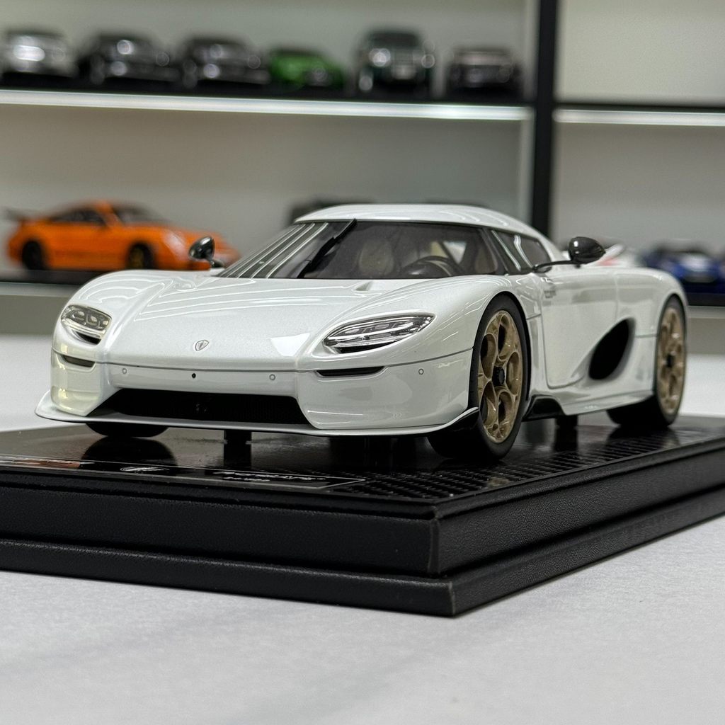 [คลังสินค้าพร้อม] FrontiArt FA 1: 18 Koenigsegg Koenigsegg CC850 Crystal White Resin Car Model ขายปล