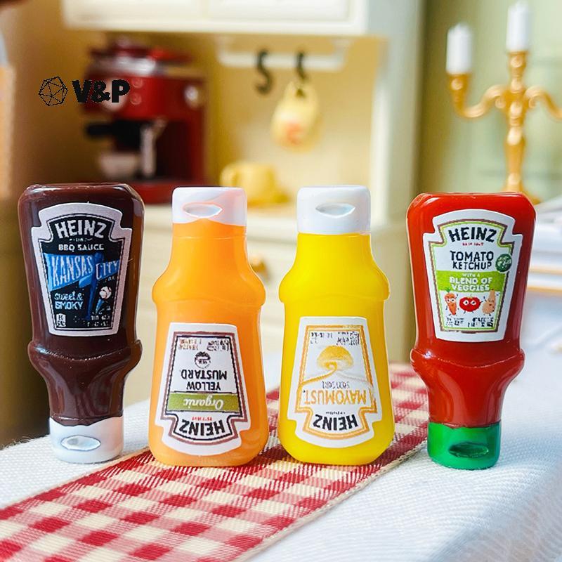 V & P 4 ชิ้น Dollhouse Miniature ซอสสตรอเบอร์รี่ Jam Jar อาหารห้องครัวอุปกรณ์เสริมสําหรับตุ๊กตาตกแต่