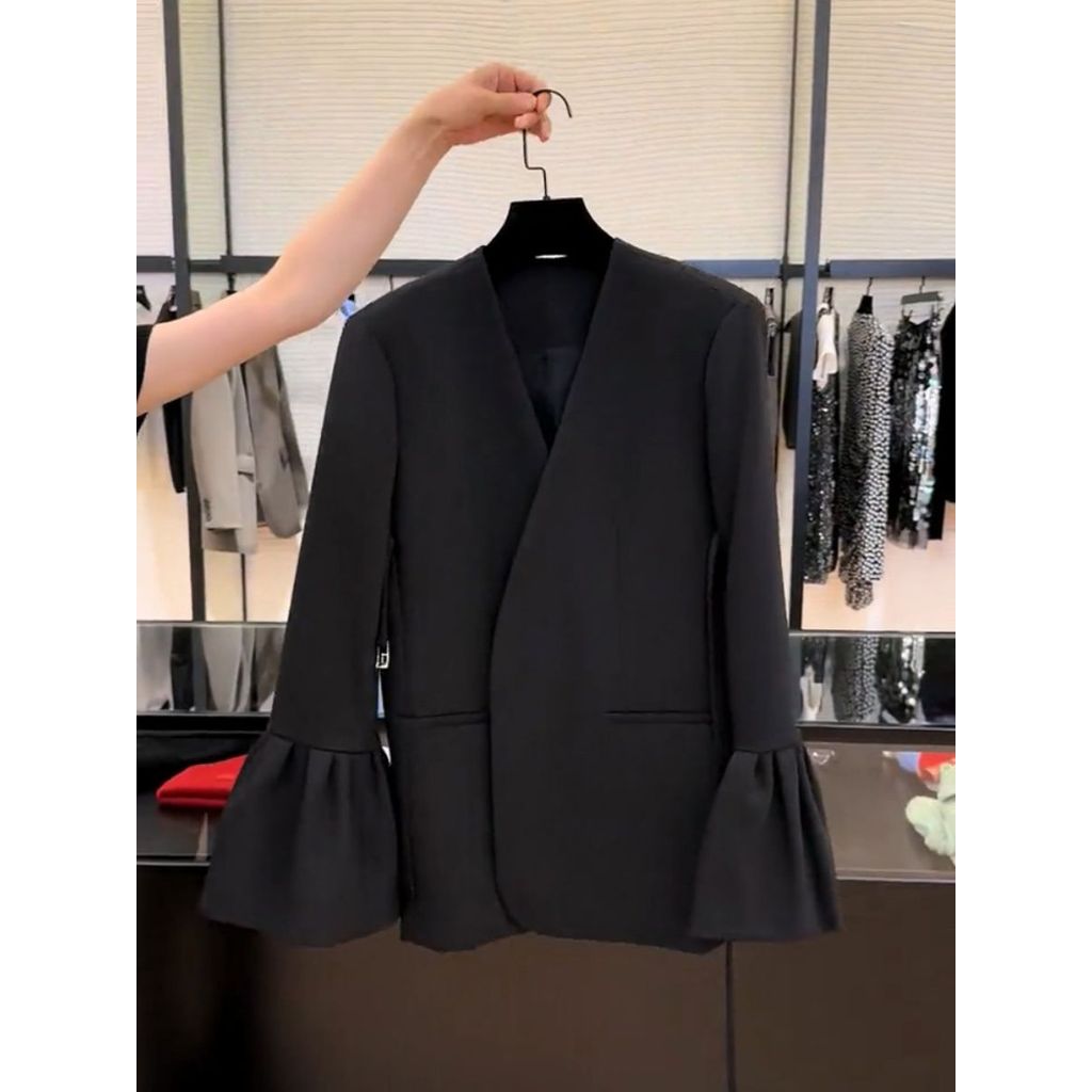 แจ็คเก็ตฤดูใบไม้ผลิ High-End 2025 V คอแฟชั่นกลิ่นหอมสินค้าขนาดเล็กยุโรป Texture High-End ชุด cod สีด