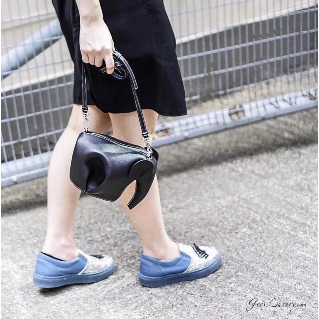 Loewe ดีไซน์ เบบี้เอเลเฟนท์ กระเป๋าเงินและกระเป๋ากุญแจ ทำจากหนังวัวแท้