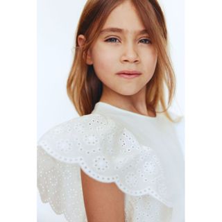 H&M(เอชแอนด์เอ็ม) เสื้อท็อปผ้าปักลายบโรเดอรี่อังเกลสแขนระบาย…