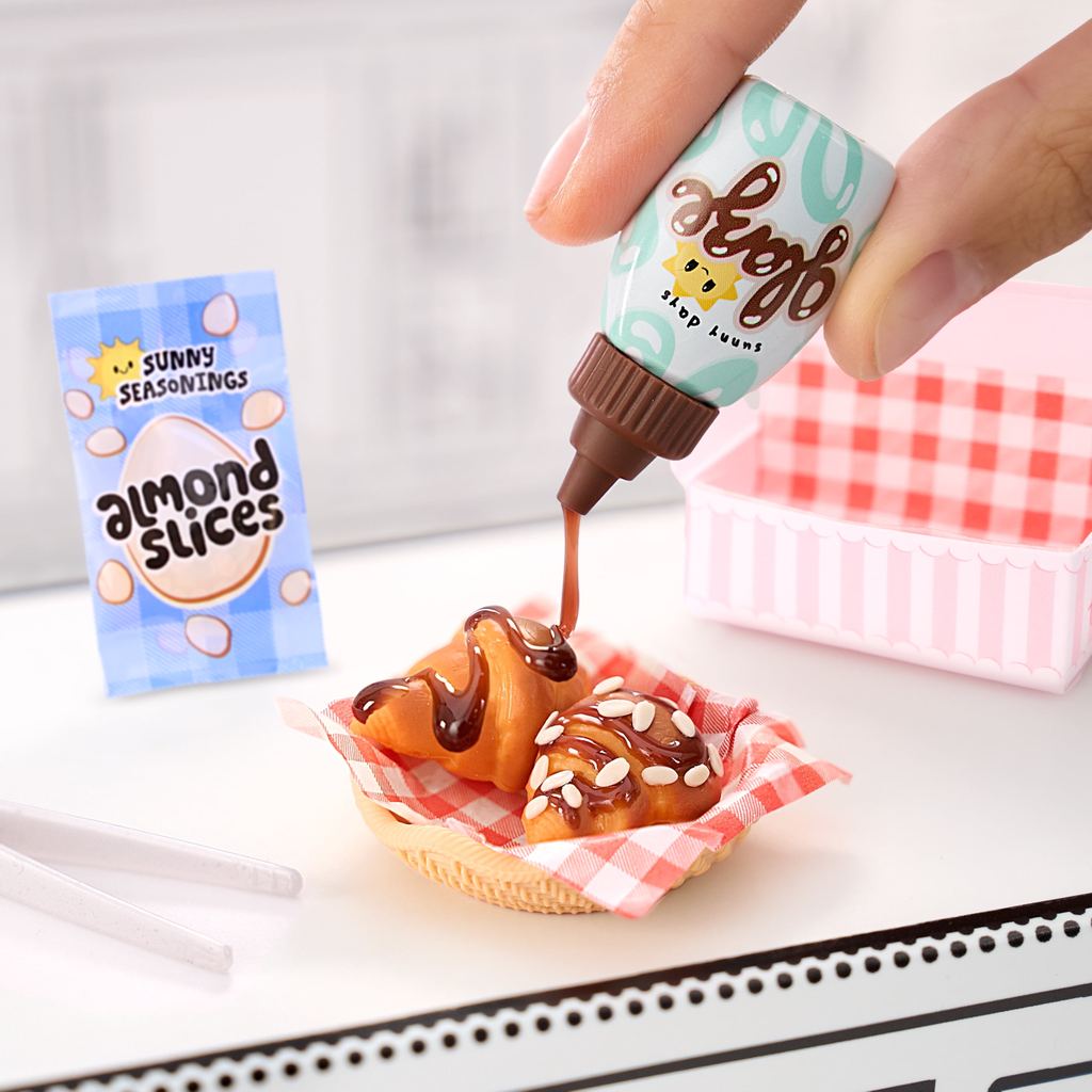 Make It Mini Foods Cafe Series 4 โดย Miniverse – DIY Miniature Collectible Craft Kit