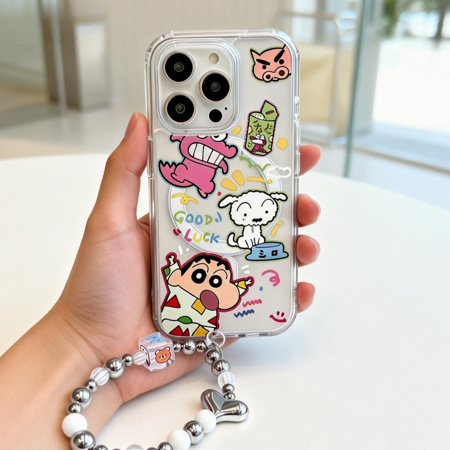 💖Nov💖ชุดนอนลายชินจัง มีที่ชาร์จไร้สาย พร้อมเชือกห้อย เคส iPhone 17PROMAX เคสไอโฟน 13PRO 16PRO 15 14P