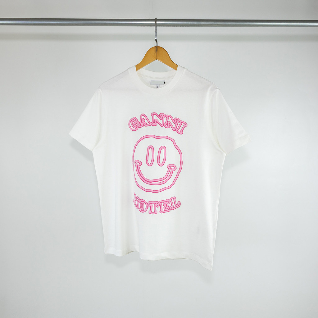 GAMI VVC11DENE สีชมพูยิ้มพิมพ์แขนสั้นผู้ชายผู้หญิงคู่รอบคอผ้าฝ้ายแท้เสื้อยืดลําลอง