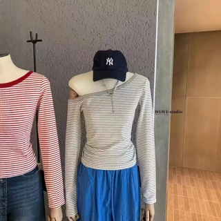 เสื้อแขนยาวผู้หญิง ลายทาง ผ้าร่อง เสื้อปาดไหล่แขนยาว เสื้อปาดไหล่หลายสี สไตล์เกาหลี มินิมอล สีดำ สีน้ำตาล