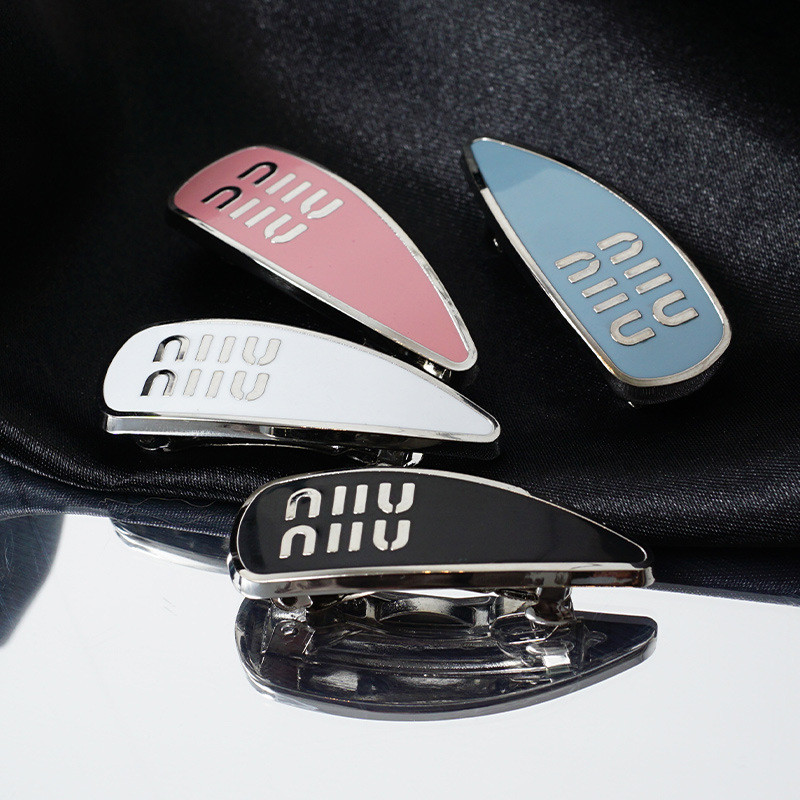 Miumiu Letter Drop-Shaped Side Clip Bangs Clip เครื่องประดับผมกิ๊บติดผมฤดูใบไม้ผลิ 0109hw