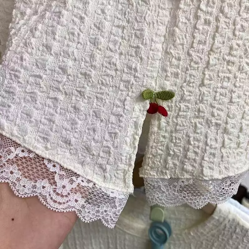 Red Berry เสื้อแขนสั้นคอวีเปิดไหล่ลายดอกซากุระ ชายลูกไม้ W708 thumbnail 8