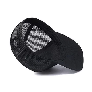 Trucker Hat สีดำและขาว วัสดุ.Mesh ระบายอากาศได้ดี เหมาะสำหรับกิจกรรมกลางแจ้งและฤดูร้อน
