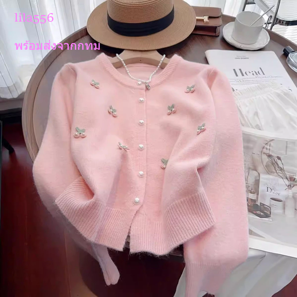 lila556 Shop เสื้อคาร์ดิแกนผ้าถัก หวาน อุ่นและนุ่ม คอกลมคล้ายขี้ผึ้ง เสื้อแจ็คเก็ตสเวตเตอร์อเนกประสงค์ที่ช่วยลดวัย