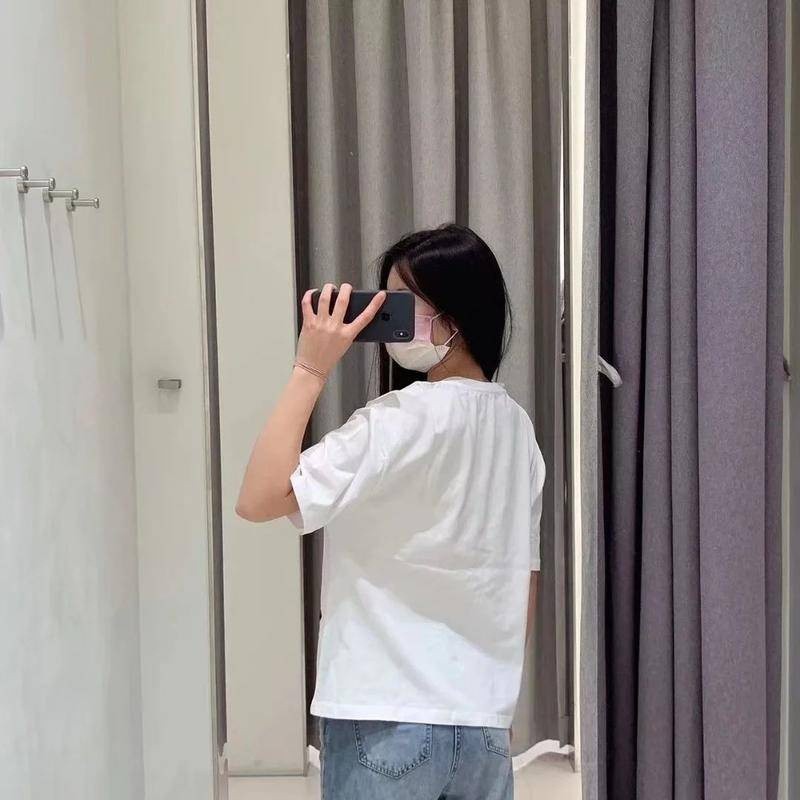 ZARA ซาร่า เสื้อผ้าผู้หญิงใหม่/เสื้อยืดคอกลมแขนสั้นพิมพ์ลายแฟชั่น/เสื้อยืด 24213523 ราคา ถูกที่สุด ดีลบีเคเค แกลเลอรีภาพที่ 4