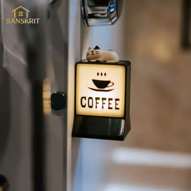 สติกเกอร์ติดตู้เย็นรูปป้ายคาเฟ่ พร้อมไฟตกแต่ง ในธีมคอฟฟี่ สไตล์อเมริกัน ให้บรรยากาศอบอุ่น