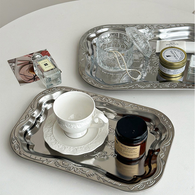 Vintage ถาดสแตนเลสดอกไม้นูนถาดเสิร์ฟสําหรับขนมหวานสี่เหลี่ยมเครื่องประดับแผ่นตกแต่งบ้าน