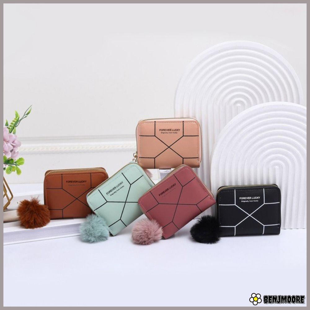 BENJMOORE กระเป๋าใส่บัตร, พร้อมจี้ปอมปอมและซิป, กระเป๋าสตางค์สั้นสำหรับผู้หญิงทำจากหนัง PU พิมพ์ลาย