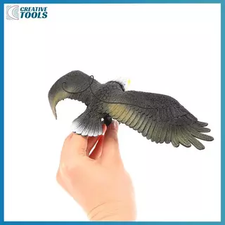 พร้อมสต็อก 1 ชิ้นกลางแจ้ง Eagle ตุ๊กตาแขวนนก Deterrent พลาสติก Eagle เครื่องประดับ Vivid Flying Bird Hawk Decoy Garden หุ่นไล่กา