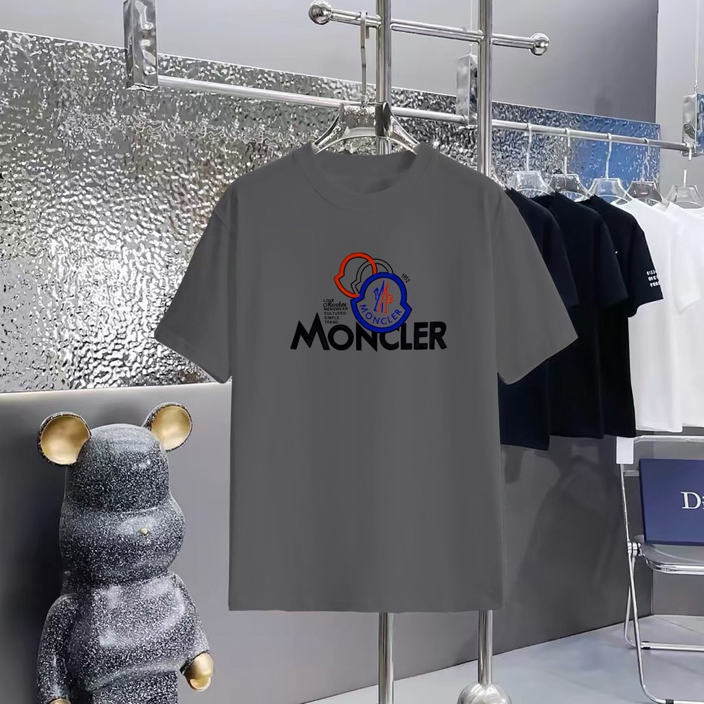 เสื้อยืดMoncler แขนสั้นรอบคอดีไซน์คลาสสิก สำหรับผู้ชายและผู้หญิง ขนาด6XL สวมใส่สบาย พิมพ์ลายธุรกิจสี
