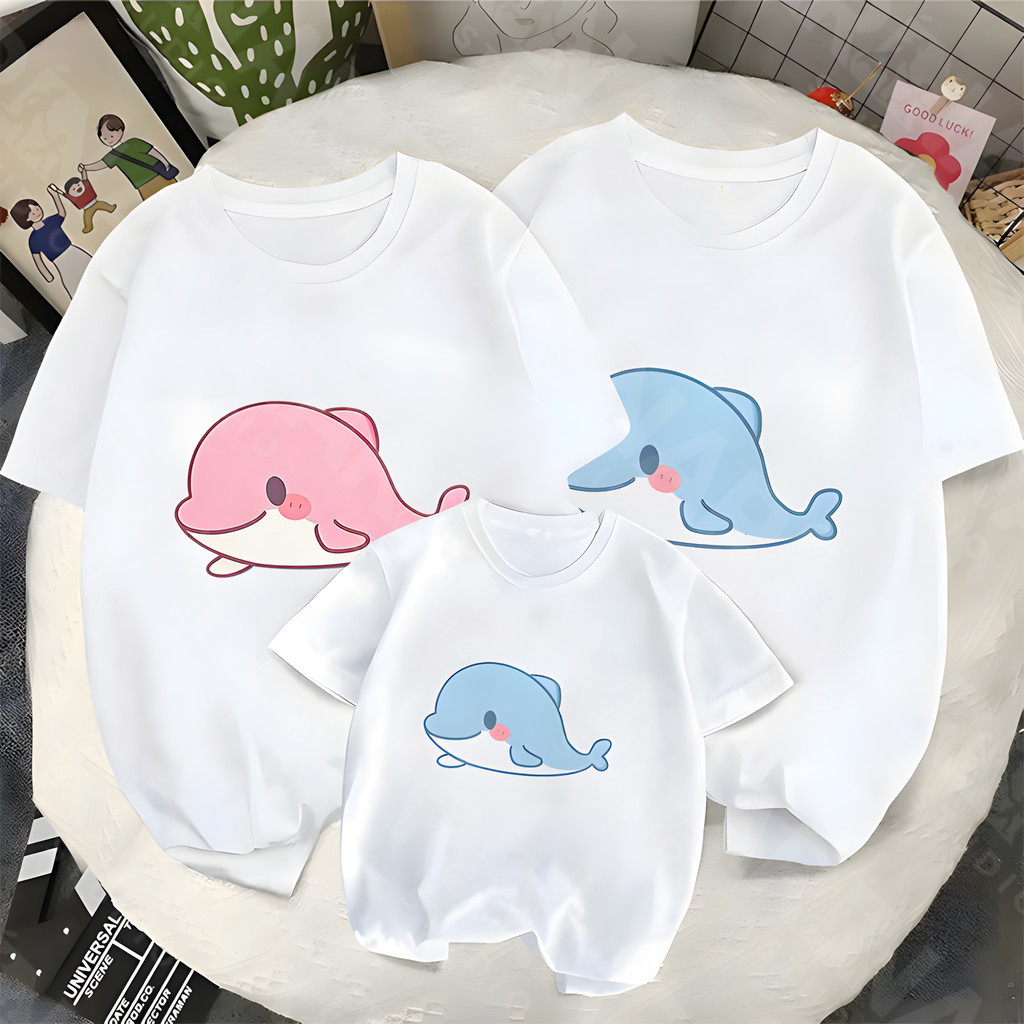 🔥พร้อมส่ง&COD🔥RINA STUDIO เสื้อแขนสั้นครอบครัว ทำจากผ้าฝ้าย 100% และมีลายพิมพ์ของโลมา เสื้อผ้าพ่อแม่ลูก เสื้อผ้าครอบครัว