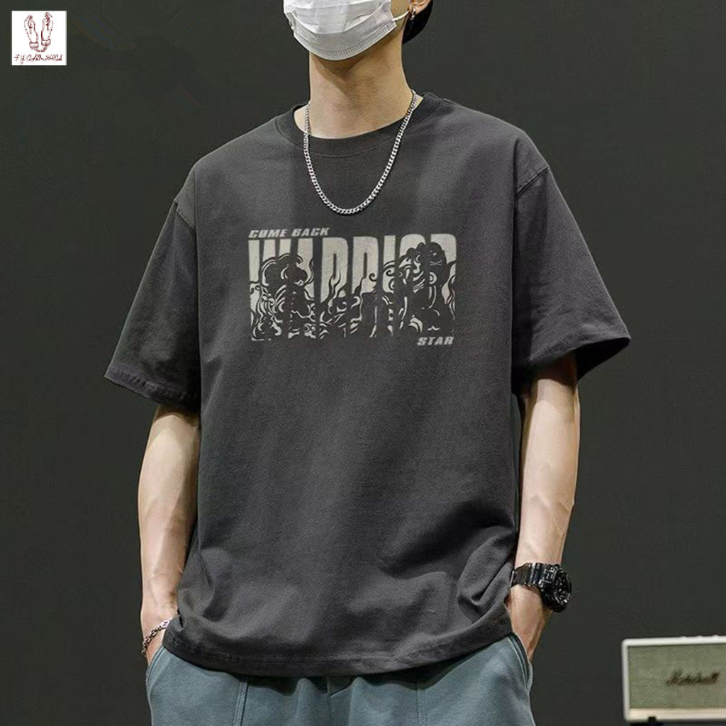 เสื้อยืดแขนสั้นสำหรับผู้ชายตัวนี้มีดีไซน์ย้อนยุคสุดเท่สไตล์อเมริกัน ทรงหลวมใส่สบาย