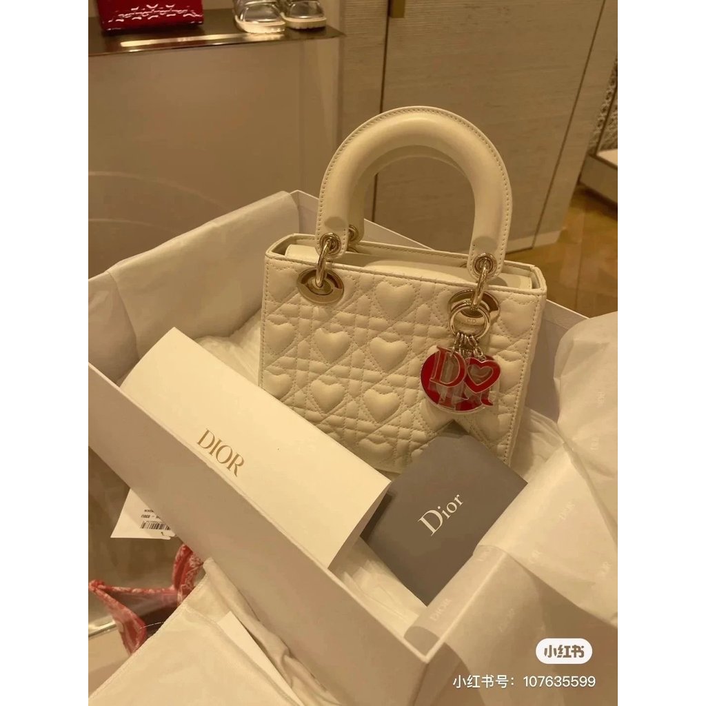 Dior Valentines Day Four Grid สีขาว