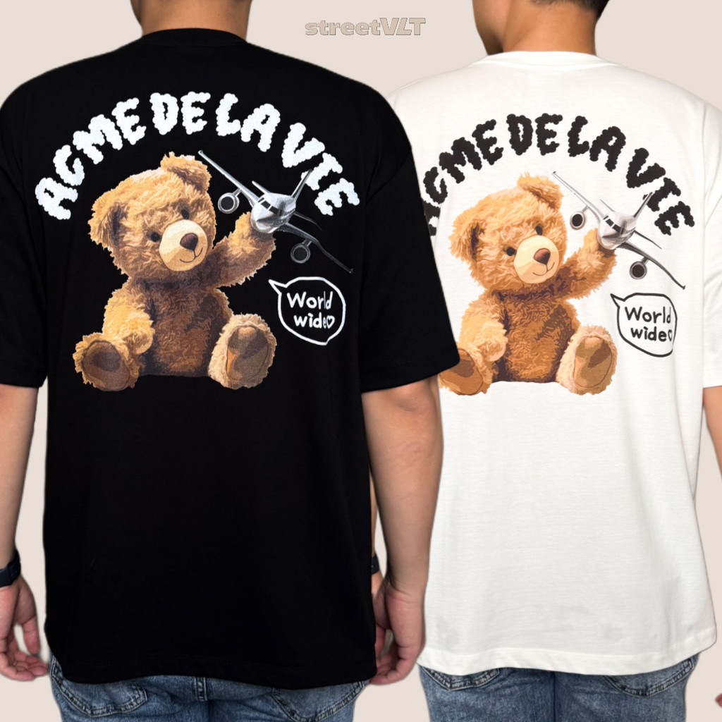 ADLV Exclusive World Wide Airplane Bear Artwork เสื้อยืดแขนสั้น Acme De La Vie