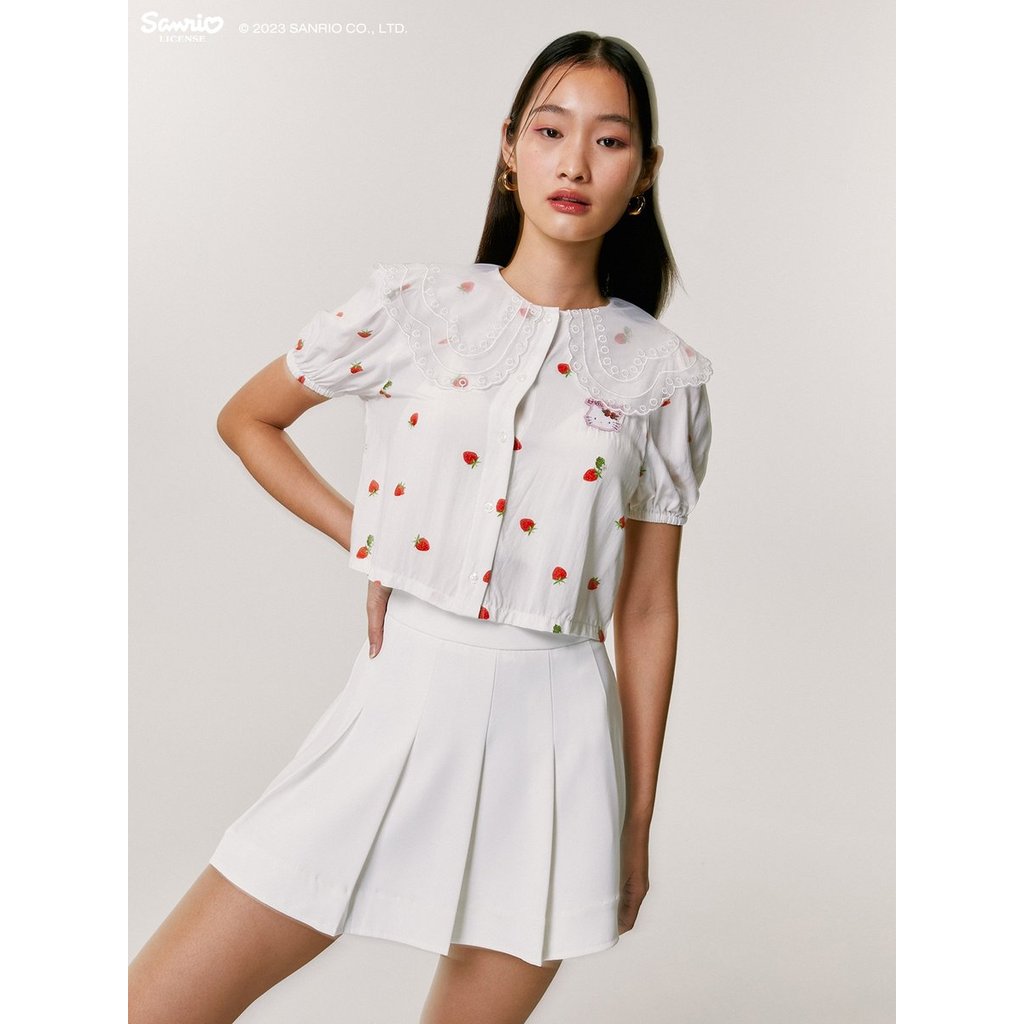 [Pomelo] Pomelo x Hello Kitty เสื้อเบลาซ์ดีเทลคอปกบัว / Pomelo x Hello Kitty Peter Pan Collared Blou
