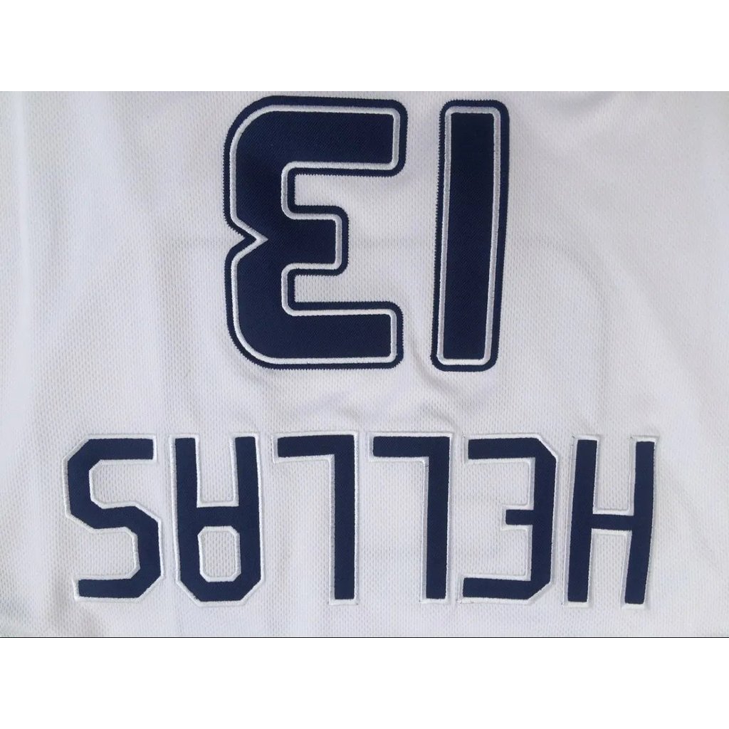 เสื้อบาสเก็ตบอลสีขาวของ Giannis Antetokounmpo