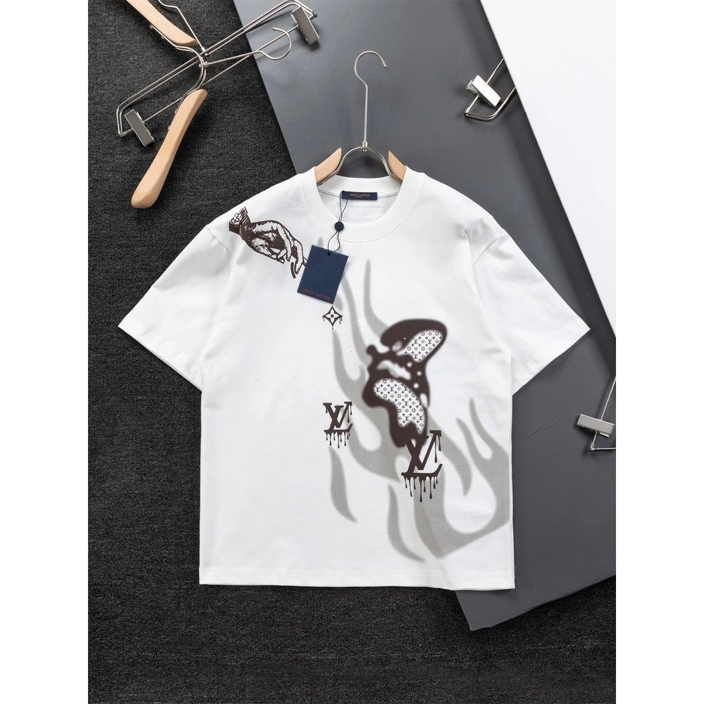 LOUIS VUITTON LV 2026 แบบใหม่ในต้นฤดูใบไม้ผลิ เสื้อยืดแขนสั้นสำหรับผู้ชายและผู้หญิง อินเทรนด์ลายพิมพ