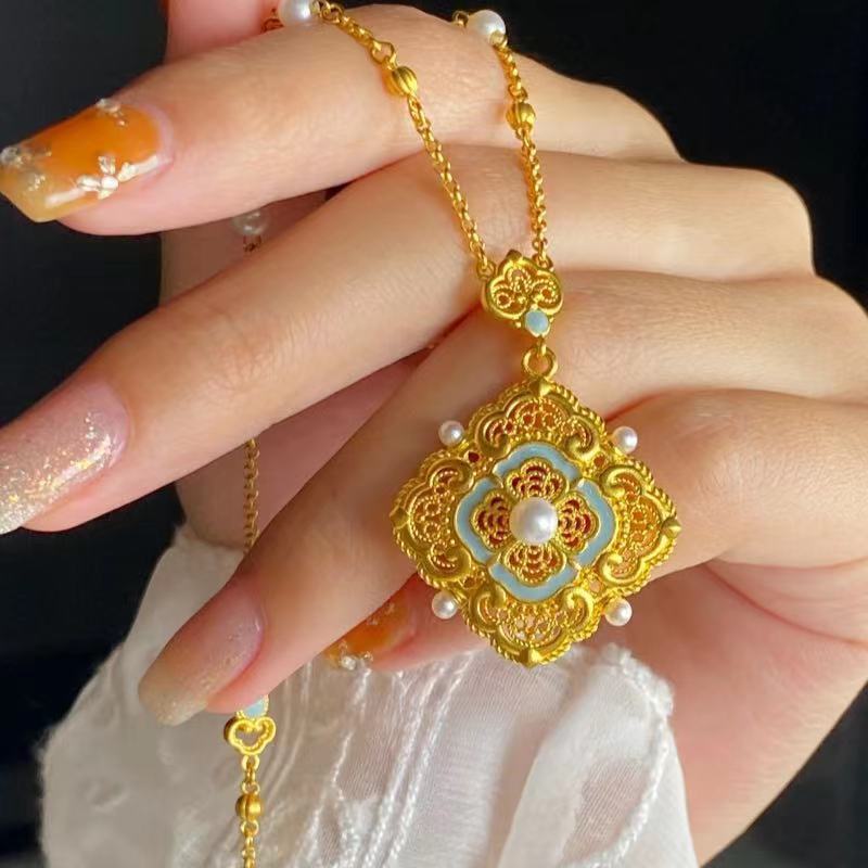 Niche เคลือบสร้อยคอมุกจี้ Retro High-End หรูหราอารมณ์ประณีต Clavicle Chain หญิง All-Match อุปกรณ์เสร