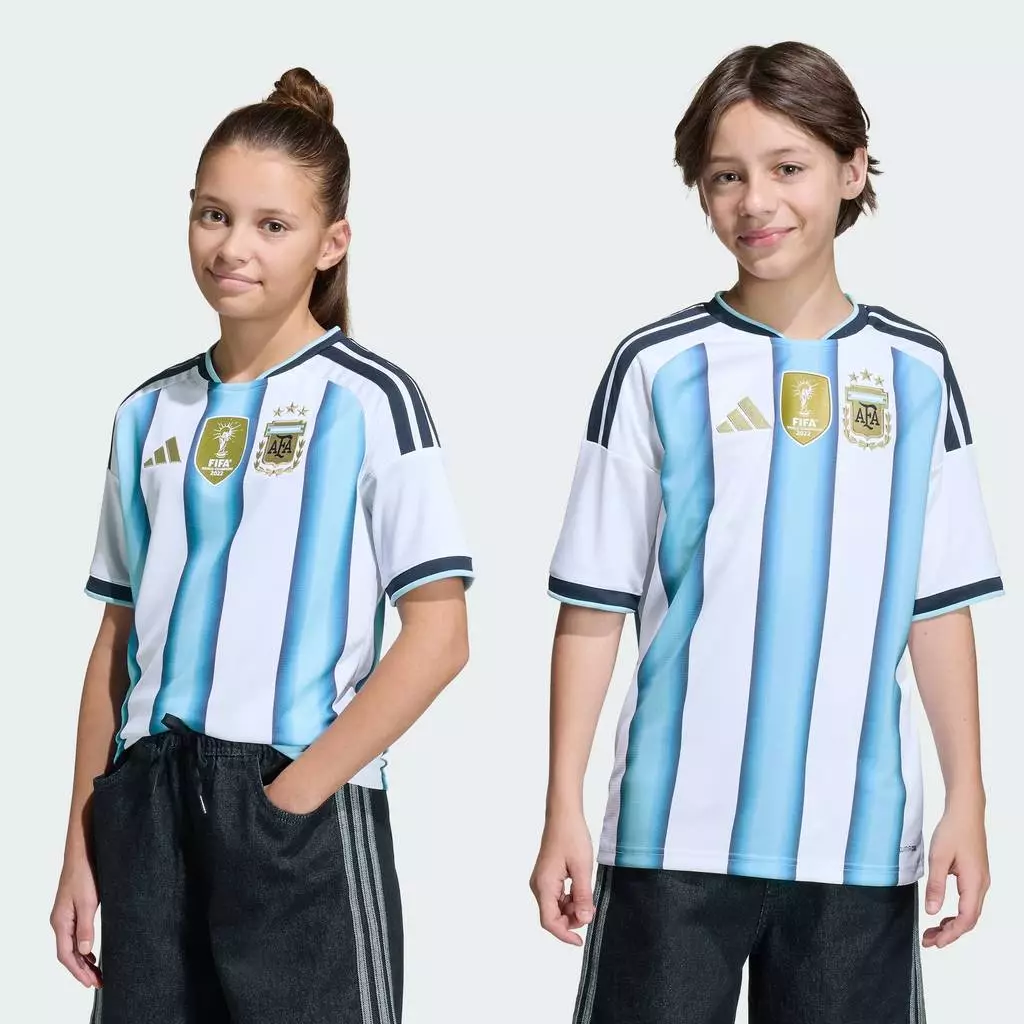 adidas ฟุตบอล เสื้อฟุตบอลชุดเหย้าทีมชาติอาร์เจนตินา 26 สำหรับเด็ก เด็ก สีขาว KA8119