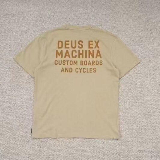 Deus ex machina precision เสื้อยืดแขนสั้น