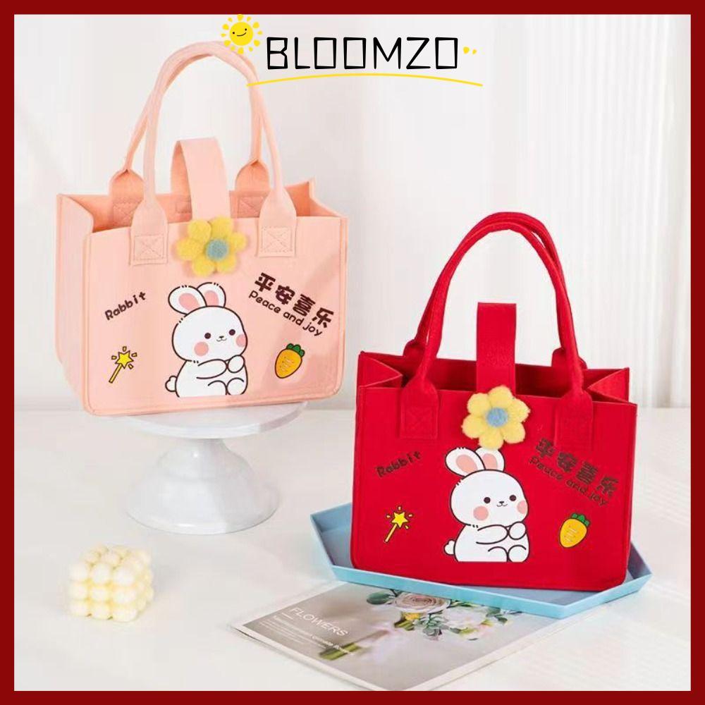 กระเป๋าถือน่ารักจาก BLOOMZO ทำจากผ้าสักหลาดไม่ทอ มีที่จับ และสามารถใช้เป็นกล่องของขวัญกระต่ายพกพาได้อย่างสะดวก