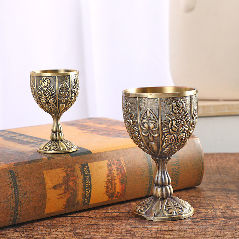 ยุโรป Retro หรูหราแกะสลักหัตถกรรม Goblet โรงแรมปาร์ตี้โลหะเฉพาะ Goblet VLAE