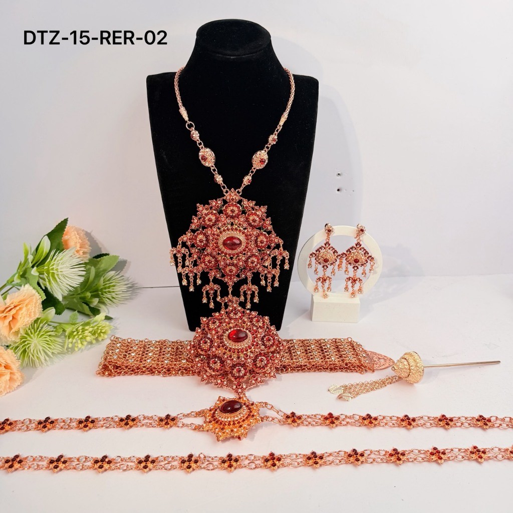 ชุดเครื่องประดับสีนากเจ้าสาว ใส่คู่ชุดไทย โดดเด่นในวันสำคัญ ดีไซน์ลายไทยประณีต สะท้อนความงามแบบไทย