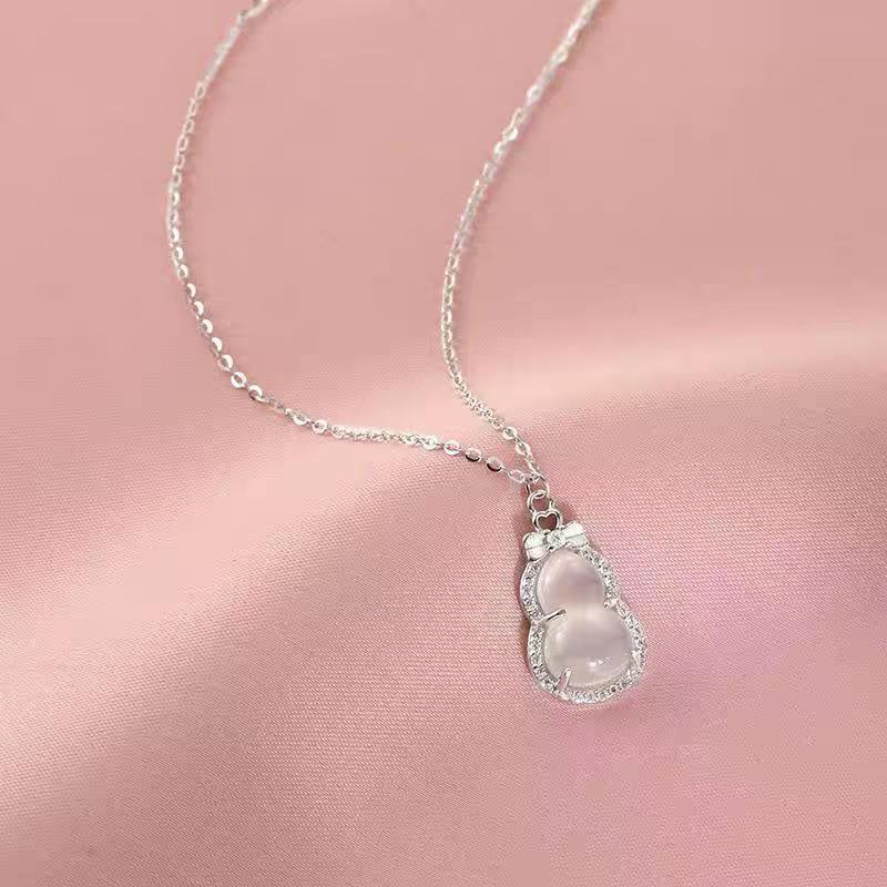 จี้สร้อยคอนำเข้า สไตล์จีน พร้อมลายไทย พลอยหินchalcedony ทรงขวด ประดับคริสตัลและเคลือบเงิน #SLL0107