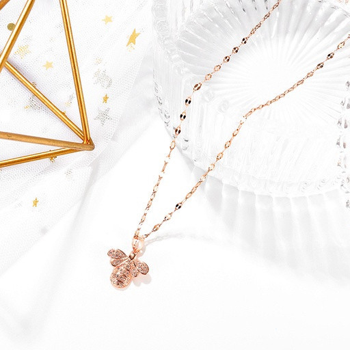 สร้อยคอจี้ผึ้งชุบทองกุหลาบสแตนเลส 316 ลิตร, จี้สวยงามพร้อมลูกบาศก์เซอร์โคเนีย, การออกแบบที่เรียบง่าย